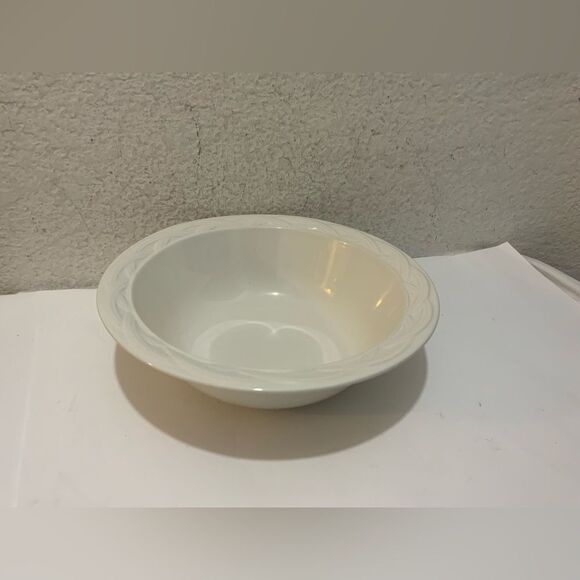 Pfaltzgraff ACADIA  Round Vegetable Serving Bowl 9-3/4” embossed arches G16 - Picture 1 of 8